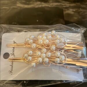 Elegant Gold and White Hair Accessories Set